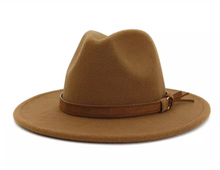 Fashion hat with buckle around brim