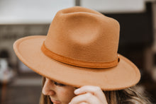Fashion hat with buckle around brim