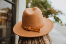 Fashion hat with buckle around brim