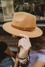 Fashion hat with buckle around brim